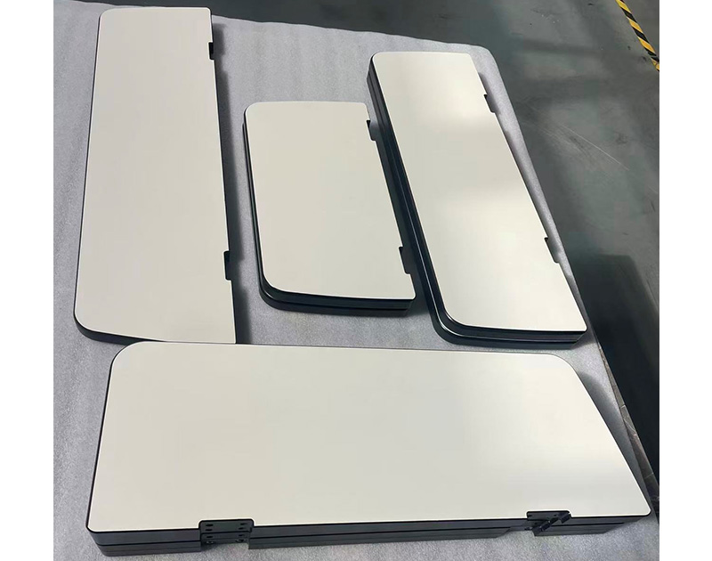 鸿赞铝蜂窝板用于高铁...